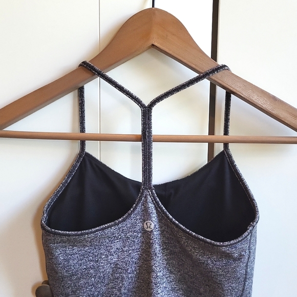Lululemon Power Pose Tank - Size 2 - NWT - Picture 3 of 4
